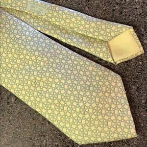 Men's Hermes 100% silk green pattern tie